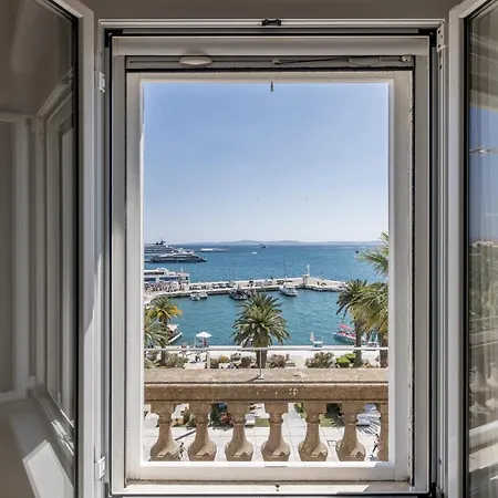 Seafront Luxury Manda, With Balcony Apartman Split