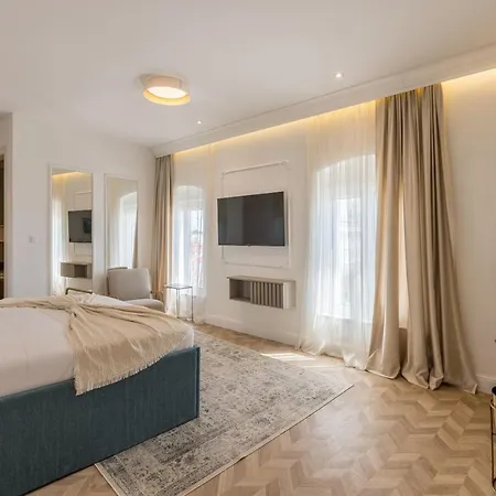 Lejlighed Seafront Luxury Manda, With Balcony